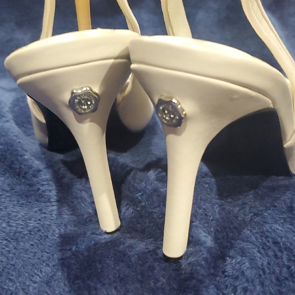 Karl Lagerfeld Soft White Cream Rosalyn Nappa Heels - Picture 9 of 13